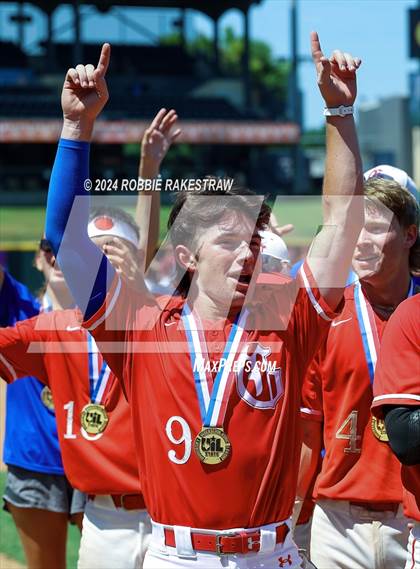 Thumbnail 1 in Lovejoy vs. Grapevine (UIL 5A Baseball Final Medal Ceremony) photogallery.