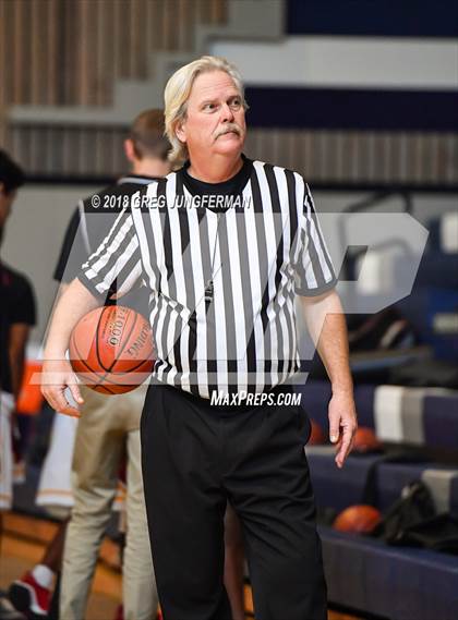 Thumbnail 1 in Lincoln vs. Redwood (Bambauer Classic) photogallery.