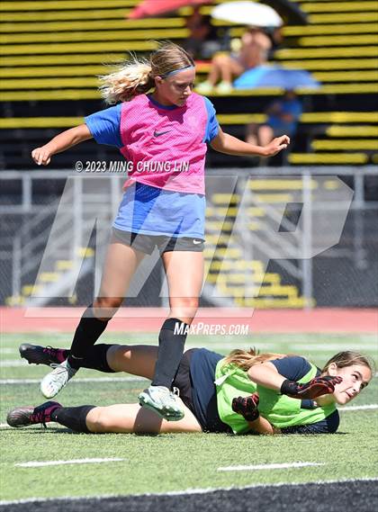 Thumbnail 2 in San Juan Hills vs. Santa Margarita (Summer League) photogallery.