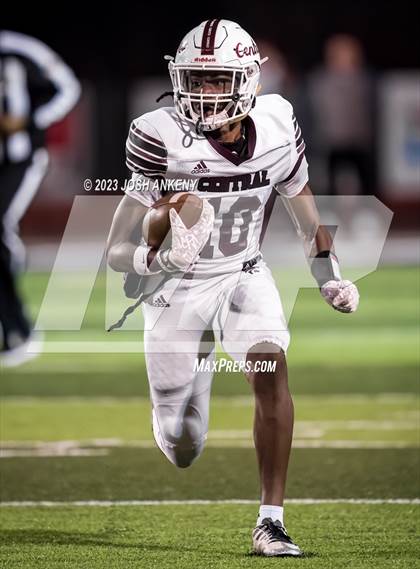 Thumbnail 3 in Central @ Dutchtown (LHSAA Division 1 Non-Select Quarterfinal) photogallery.