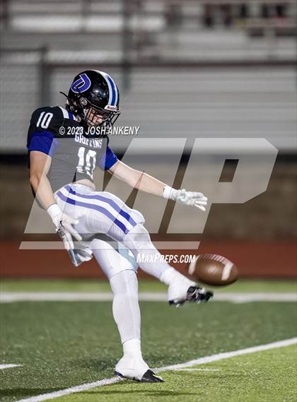 Thumbnail 2 in Central @ Dutchtown (LHSAA Division 1 Non-Select Quarterfinal) photogallery.