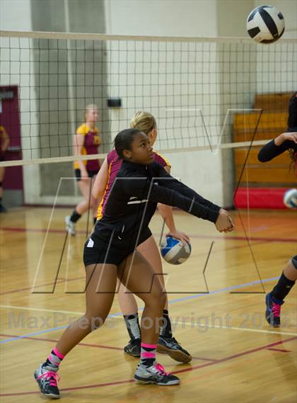 Thumbnail 1 in Bear River vs. Hilmar (Varsity Stockton Classic) photogallery.