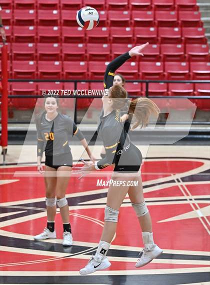 Thumbnail 1 in Salem vs. Hackett (AAA 3A State Playoffs 1st round) photogallery.