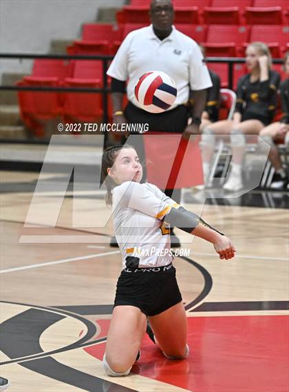 Thumbnail 3 in Salem vs. Hackett (AAA 3A State Playoffs 1st round) photogallery.