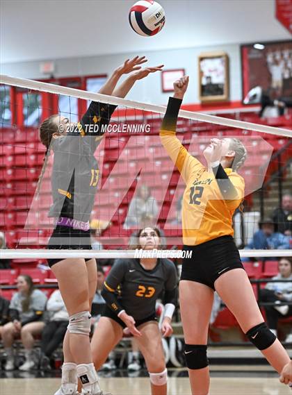 Thumbnail 2 in Salem vs. Hackett (AAA 3A State Playoffs 1st round) photogallery.