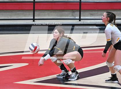 Thumbnail 2 in Salem vs. Hackett (AAA 3A State Playoffs 1st round) photogallery.