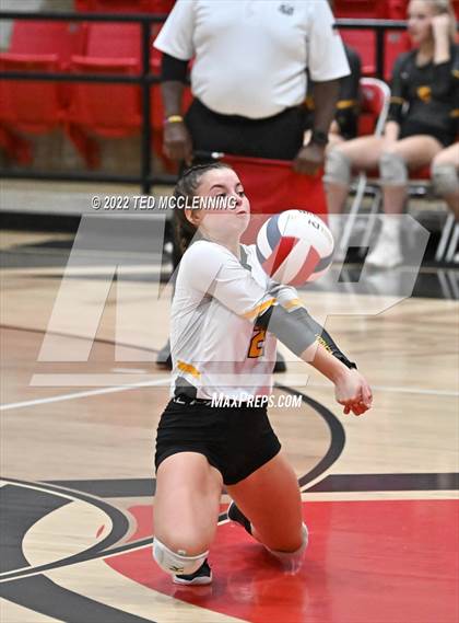 Thumbnail 2 in Salem vs. Hackett (AAA 3A State Playoffs 1st round) photogallery.
