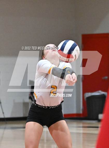 Thumbnail 2 in Salem vs. Hackett (AAA 3A State Playoffs 1st round) photogallery.
