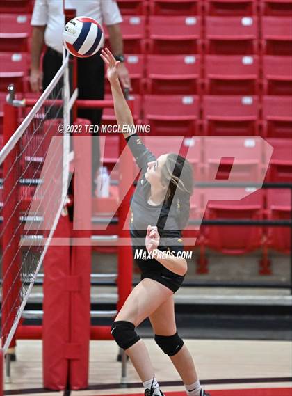 Thumbnail 1 in Salem vs. Hackett (AAA 3A State Playoffs 1st round) photogallery.