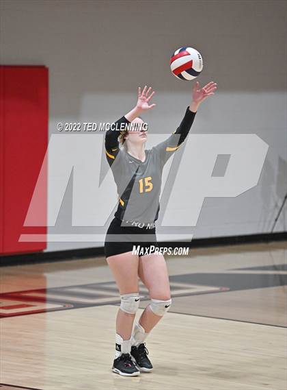 Thumbnail 2 in Salem vs. Hackett (AAA 3A State Playoffs 1st round) photogallery.