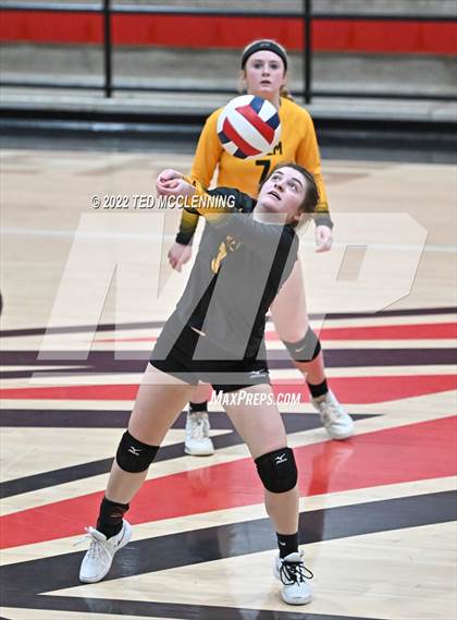 Thumbnail 2 in Salem vs. Hackett (AAA 3A State Playoffs 1st round) photogallery.