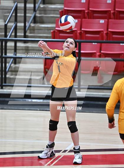 Thumbnail 2 in Salem vs. Hackett (AAA 3A State Playoffs 1st round) photogallery.