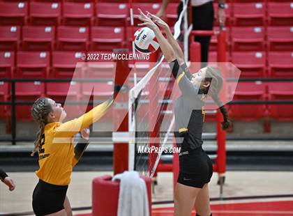 Thumbnail 3 in Salem vs. Hackett (AAA 3A State Playoffs 1st round) photogallery.
