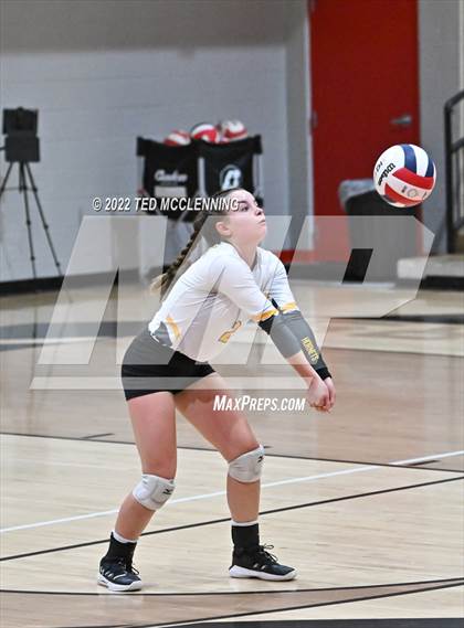 Thumbnail 3 in Salem vs. Hackett (AAA 3A State Playoffs 1st round) photogallery.
