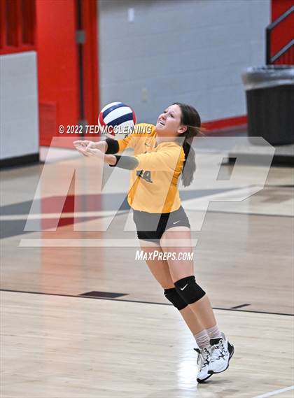 Thumbnail 2 in Salem vs. Hackett (AAA 3A State Playoffs 1st round) photogallery.