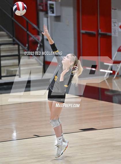 Thumbnail 2 in Salem vs. Hackett (AAA 3A State Playoffs 1st round) photogallery.