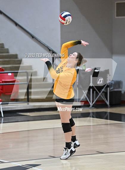 Thumbnail 2 in Salem vs. Hackett (AAA 3A State Playoffs 1st round) photogallery.
