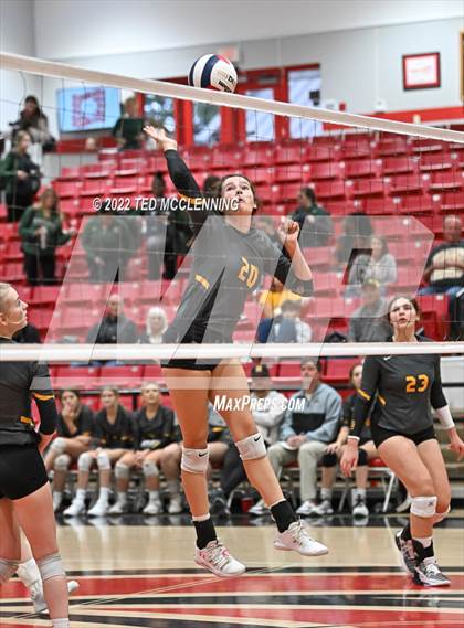 Thumbnail 2 in Salem vs. Hackett (AAA 3A State Playoffs 1st round) photogallery.