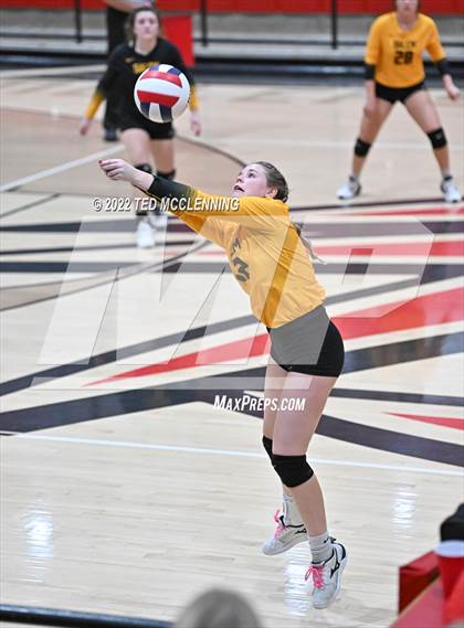 Thumbnail 3 in Salem vs. Hackett (AAA 3A State Playoffs 1st round) photogallery.
