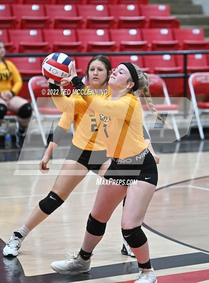 Thumbnail 3 in Salem vs. Hackett (AAA 3A State Playoffs 1st round) photogallery.