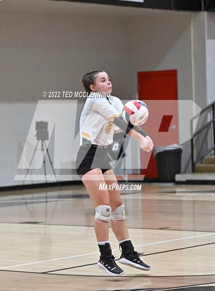 Thumbnail 2 in Salem vs. Hackett (AAA 3A State Playoffs 1st round) photogallery.