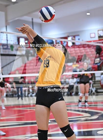 Thumbnail 1 in Salem vs. Hackett (AAA 3A State Playoffs 1st round) photogallery.