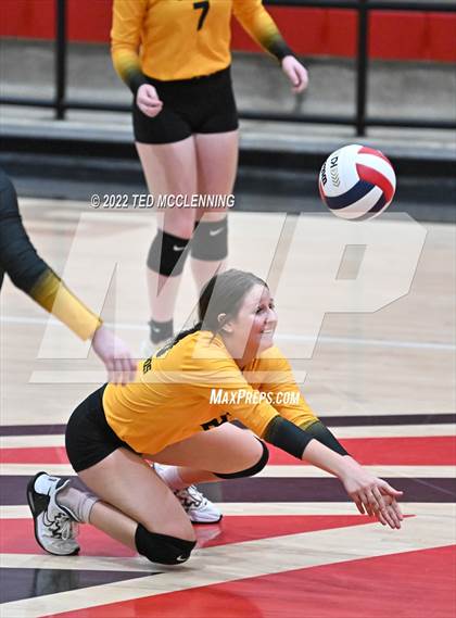 Thumbnail 3 in Salem vs. Hackett (AAA 3A State Playoffs 1st round) photogallery.