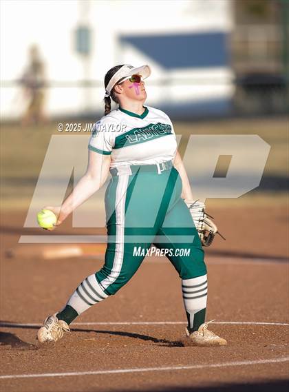 Thumbnail 2 in Maypearl @ Santo photogallery.