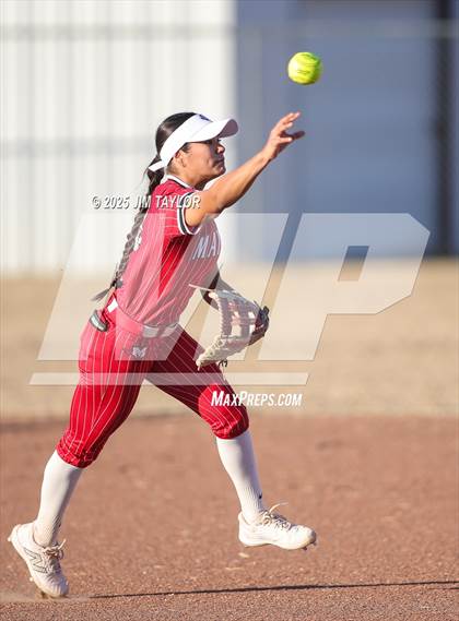 Thumbnail 1 in Maypearl @ Santo photogallery.