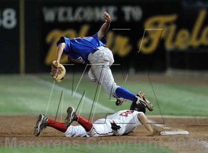 Thumbnail 3 in Los Alamitos vs. Harvard-Westlake (CIF-SS D1 Semi-Final) photogallery.