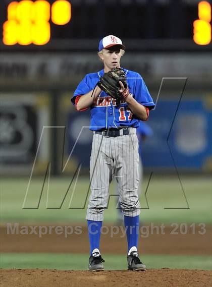 Thumbnail 3 in Los Alamitos vs. Harvard-Westlake (CIF-SS D1 Semi-Final) photogallery.