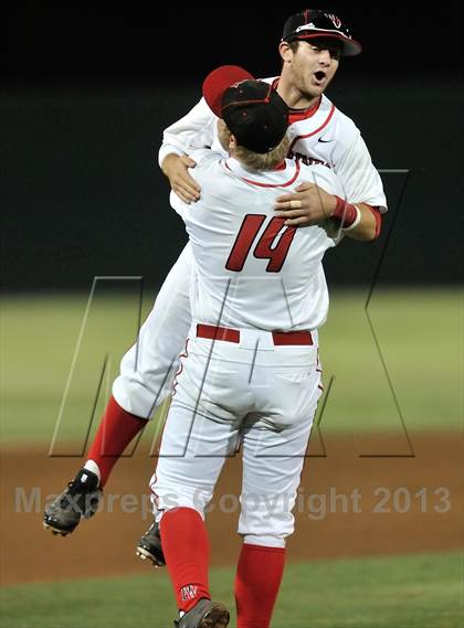 Thumbnail 2 in Los Alamitos vs. Harvard-Westlake (CIF-SS D1 Semi-Final) photogallery.