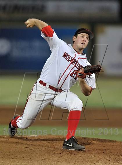 Thumbnail 3 in Los Alamitos vs. Harvard-Westlake (CIF-SS D1 Semi-Final) photogallery.