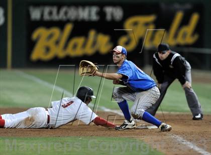 Thumbnail 1 in Los Alamitos vs. Harvard-Westlake (CIF-SS D1 Semi-Final) photogallery.