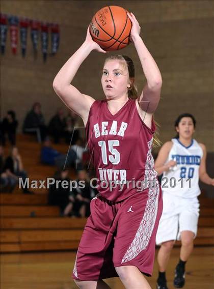 Thumbnail 3 in Bear River vs. Rocklin (Lincoln Invitational) photogallery.