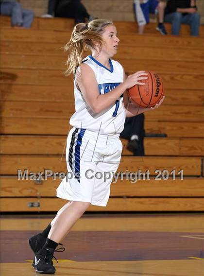 Thumbnail 2 in Bear River vs. Rocklin (Lincoln Invitational) photogallery.