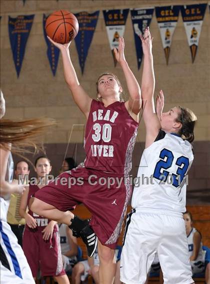 Thumbnail 3 in Bear River vs. Rocklin (Lincoln Invitational) photogallery.