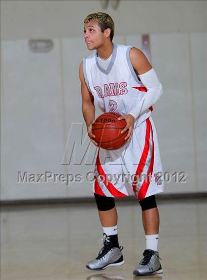 Thumbnail 1 in Desert Mirage vs. Desert Chapel (MaxPreps Holiday Classic) photogallery.