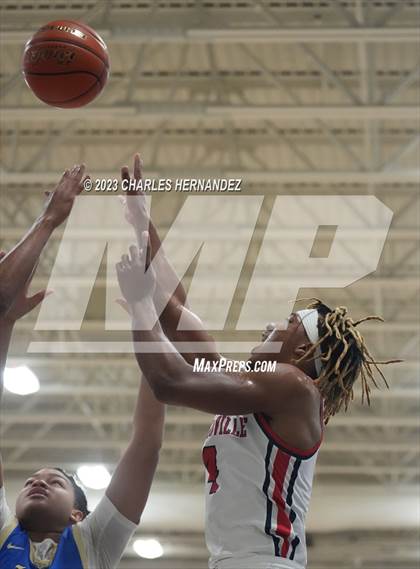 Thumbnail 3 in Hamshire-Fannett vs. Madisonville (Mike Dacus Classic) photogallery.