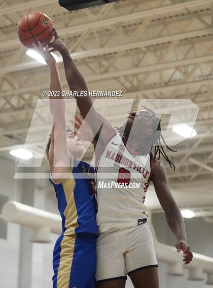 Thumbnail 1 in Hamshire-Fannett vs. Madisonville (Mike Dacus Classic) photogallery.