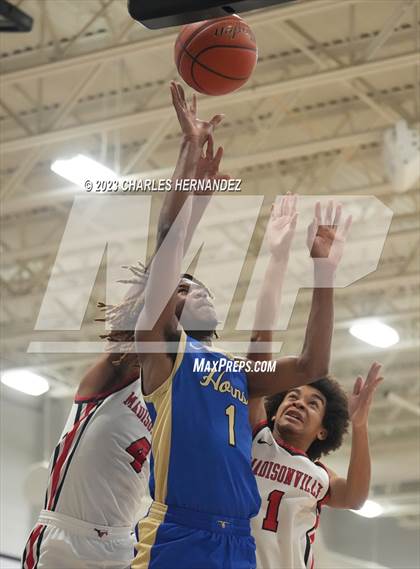 Thumbnail 2 in Hamshire-Fannett vs. Madisonville (Mike Dacus Classic) photogallery.