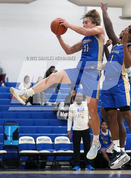 Thumbnail 2 in Hamshire-Fannett vs. Madisonville (Mike Dacus Classic) photogallery.