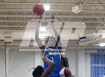 Thumbnail 2 in Hamshire-Fannett vs. Madisonville (Mike Dacus Classic) photogallery.