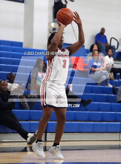 Thumbnail 2 in Hamshire-Fannett vs. Madisonville (Mike Dacus Classic) photogallery.