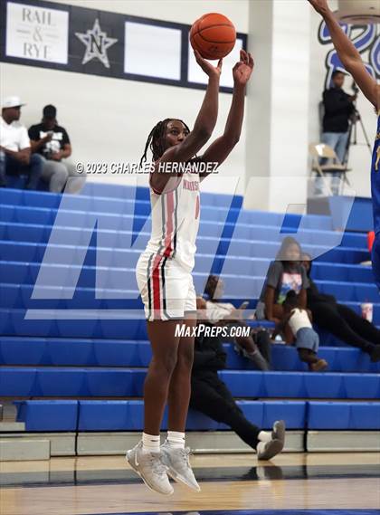 Thumbnail 2 in Hamshire-Fannett vs. Madisonville (Mike Dacus Classic) photogallery.