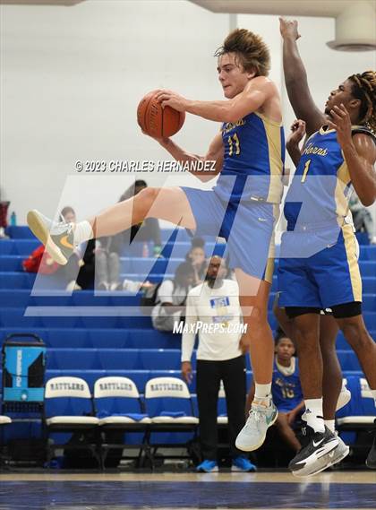 Thumbnail 3 in Hamshire-Fannett vs. Madisonville (Mike Dacus Classic) photogallery.