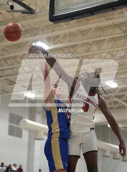 Thumbnail 3 in Hamshire-Fannett vs. Madisonville (Mike Dacus Classic) photogallery.
