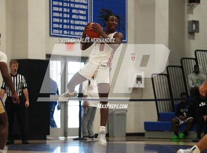Thumbnail 1 in Hamshire-Fannett vs. Madisonville (Mike Dacus Classic) photogallery.