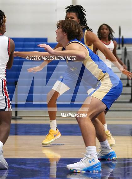 Thumbnail 1 in Hamshire-Fannett vs. Madisonville (Mike Dacus Classic) photogallery.
