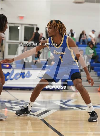 Thumbnail 2 in Hamshire-Fannett vs. Madisonville (Mike Dacus Classic) photogallery.